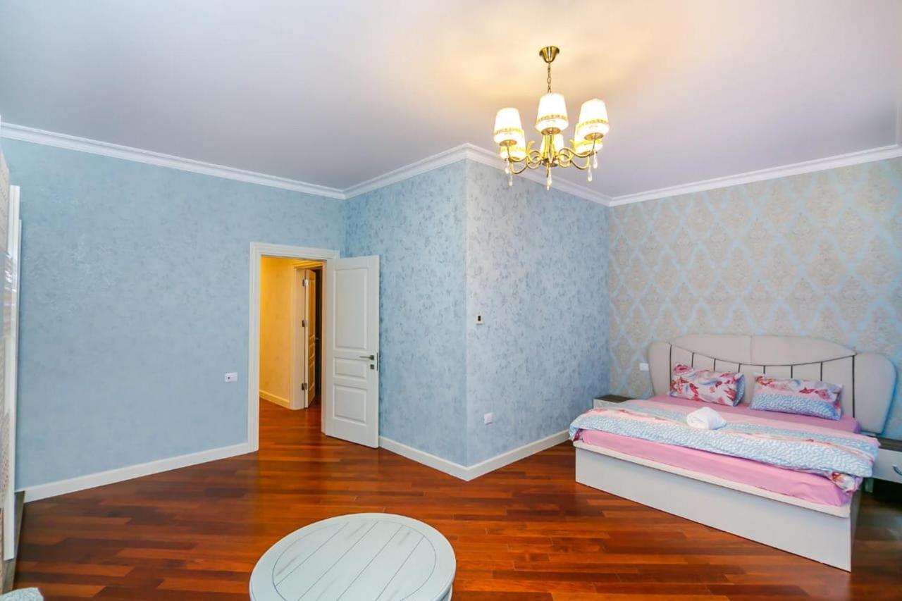 Lux Family Apartment In City Center Baku Exterior photo