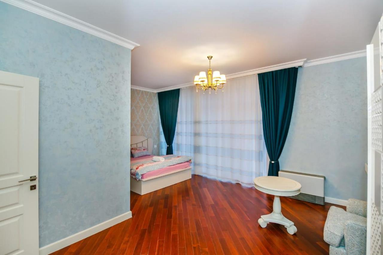 Lux Family Apartment In City Center Baku Exterior photo