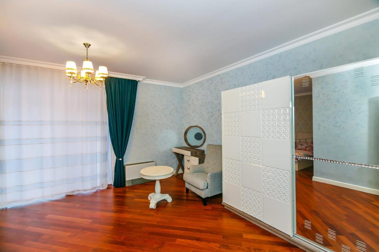 Lux Family Apartment In City Center Baku Exterior photo