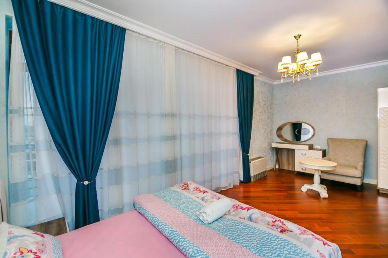Lux Family Apartment In City Center Baku Exterior photo